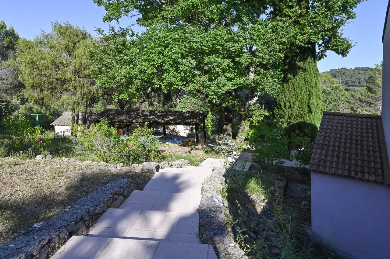 Chemin de jardin au fil des restanques