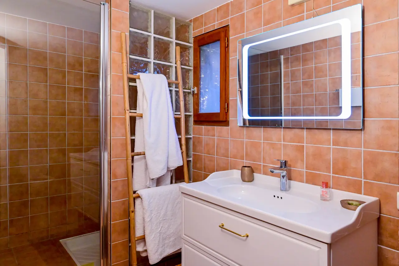 Salle d'eau de la Suite Jaune