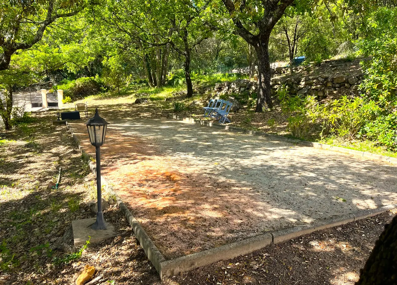 Le terrain de pétanque